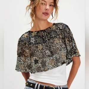 - NWT FREE PEOPLE STAR of the Show Cape